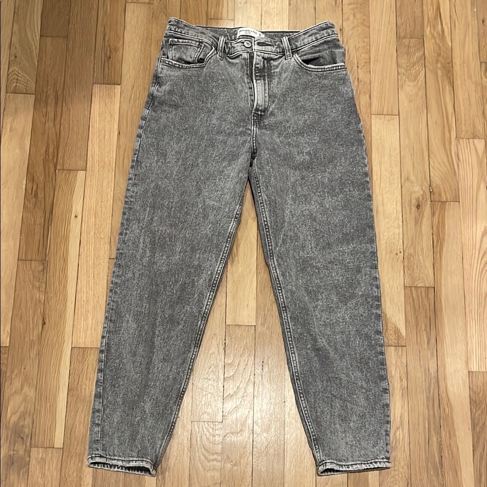 Abercrombie High Rise Mom Jeans in light grey acid wash